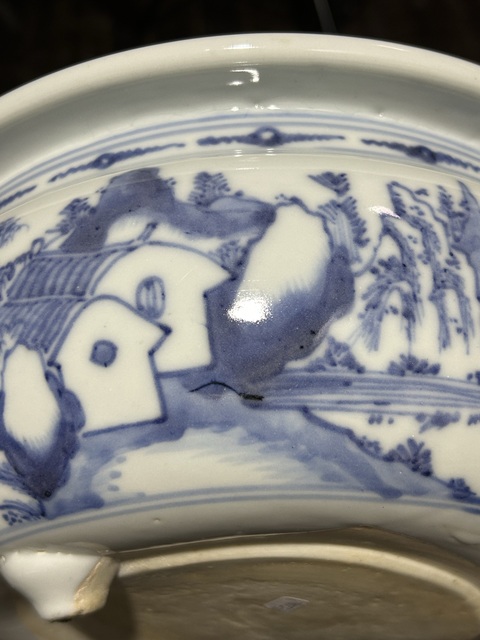古玩陶瓷青花山水紋三足香爐真品鑒賞圖
