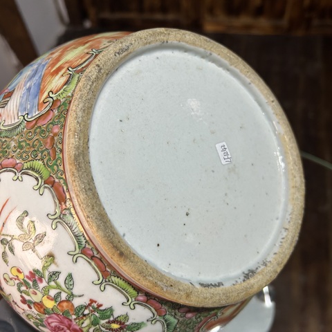 古玩陶瓷人物花鳥蝶紋廣彩瓶真品鑒賞圖