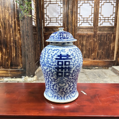 古玩陶瓷青花纏枝蓮喜字將軍罐真品鑒賞圖