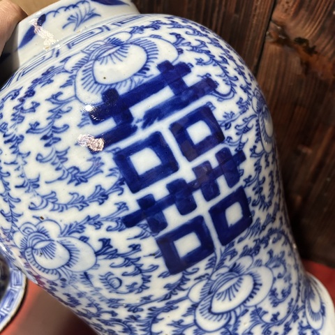 古玩陶瓷青花纏枝蓮喜字將軍罐真品鑒賞圖