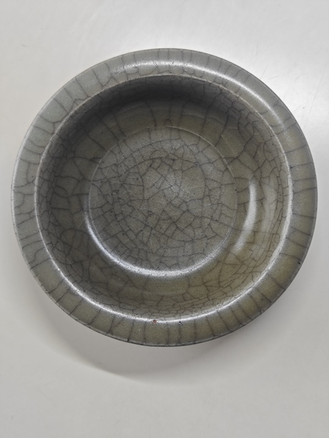 古玩陶瓷龍泉青瓷哥釉折沿洗真品鑒賞圖