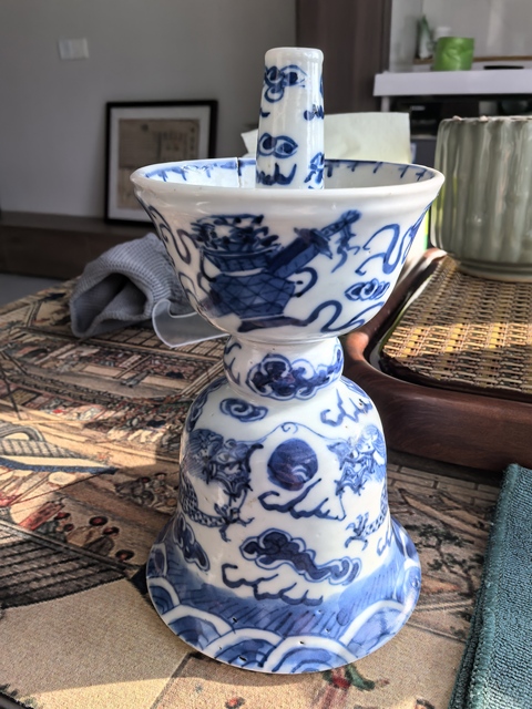 古玩陶瓷青花龍紋燭臺真品鑒賞圖