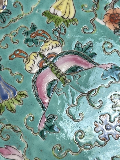 古玩陶瓷瓜蝶連綿粉彩盤真品鑒賞圖