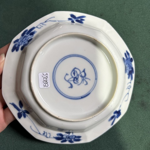 古玩陶瓷花蝶紋青花盤真品鑒賞圖