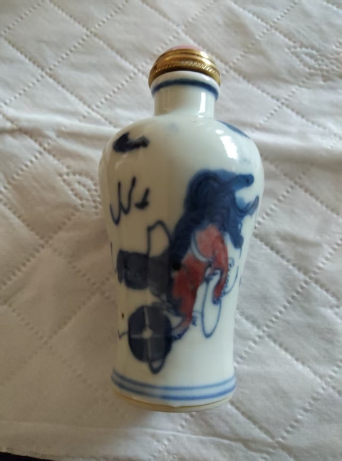 古玩陶瓷鼻煙壺真品鑒賞圖