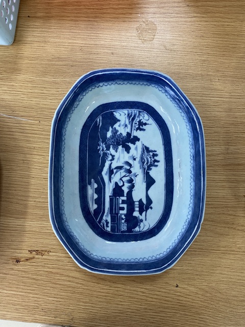 古玩陶瓷青花山水樓閣紋八方盤真品鑒賞圖