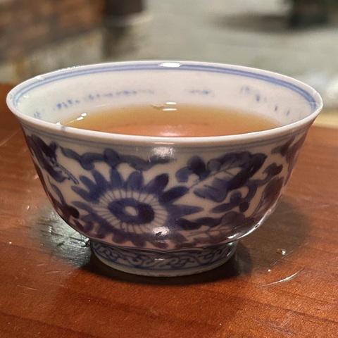 古玩陶瓷花卉紋青花杯真品鑒賞圖