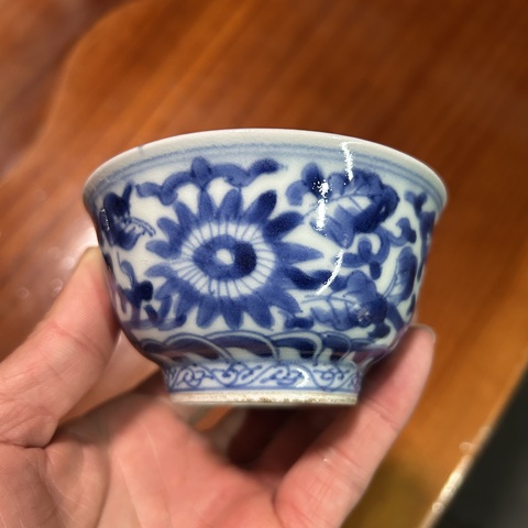 古玩陶瓷花卉紋青花杯真品鑒賞圖