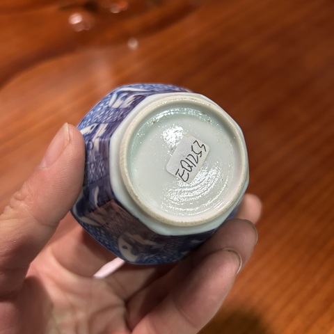 古玩陶瓷人物山水青花八方杯真品鑒賞圖