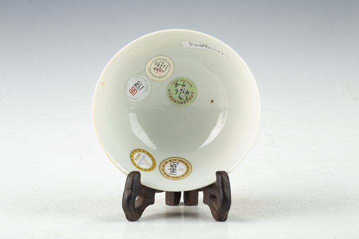 古玩陶瓷民國·粉彩百蝶紋碗真品鑒賞圖