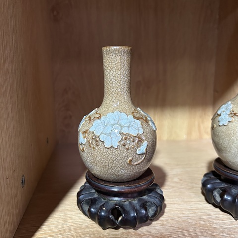 古玩陶瓷哥釉貼塑天球瓶真品鑒賞圖