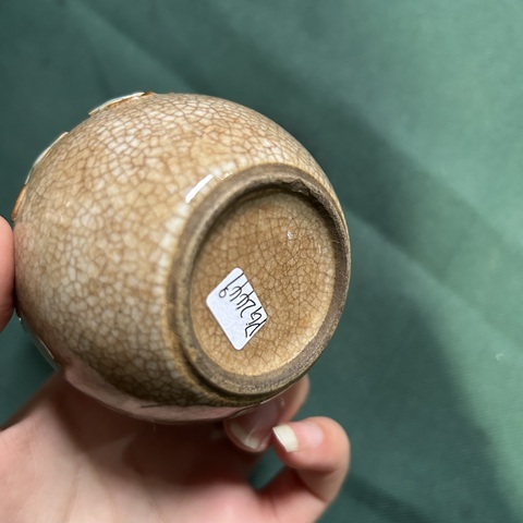 古玩陶瓷哥釉貼塑天球瓶真品鑒賞圖