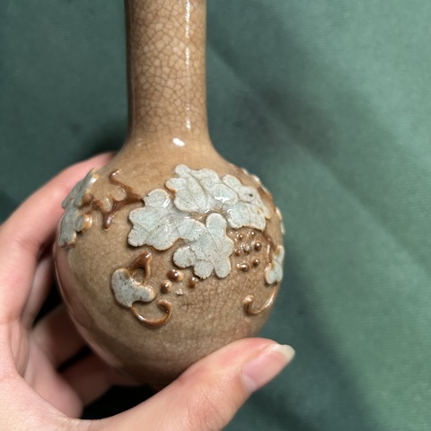 古玩陶瓷哥釉貼塑天球瓶真品鑒賞圖