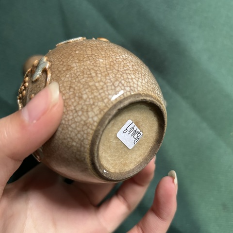 古玩陶瓷哥釉貼塑天球瓶真品鑒賞圖