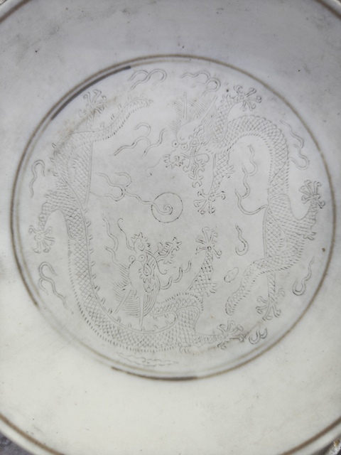 古玩陶瓷反瓷刻花龍紋盤真品鑒賞圖