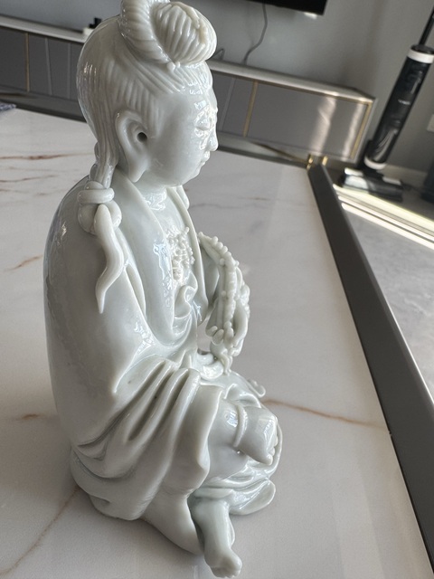 古玩陶瓷德化窯觀音塑像真品鑒賞圖