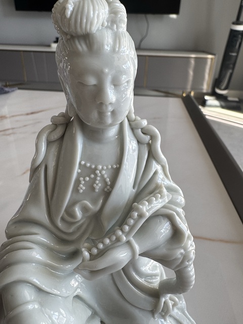 古玩陶瓷德化窯觀音塑像真品鑒賞圖