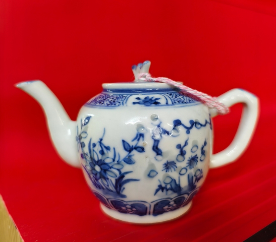 古玩陶瓷清晚期 青花玲瓏四季花卉紋壺真品鑒賞圖