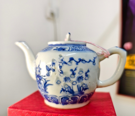 古玩陶瓷清晚期 青花玲瓏四季花卉紋壺真品鑒賞圖