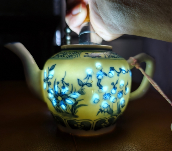 古玩陶瓷清晚期 青花玲瓏四季花卉紋壺真品鑒賞圖