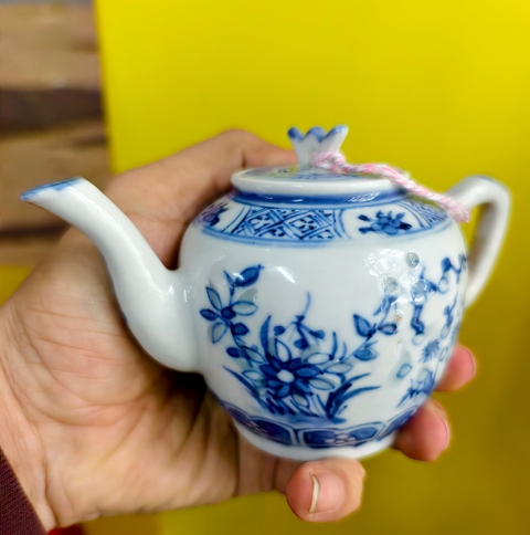 古玩陶瓷清晚期 青花玲瓏四季花卉紋壺真品鑒賞圖