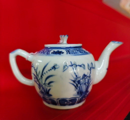 古玩陶瓷清晚期 青花玲瓏四季花卉紋壺真品鑒賞圖