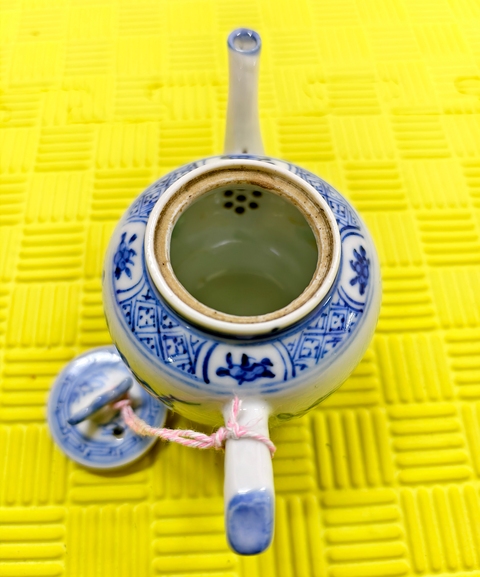 古玩陶瓷清晚期 青花玲瓏四季花卉紋壺真品鑒賞圖