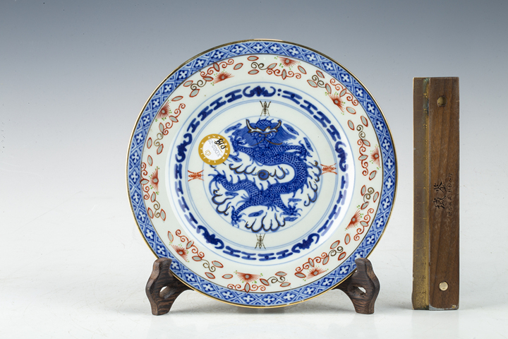 古玩陶瓷民國·青花加彩龍紋玲瓏瓷盤
真品鑒賞圖