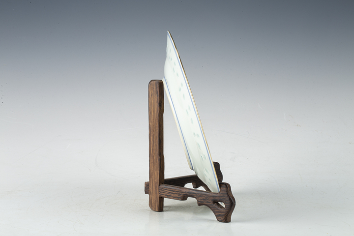 古玩陶瓷民國·青花加彩龍紋玲瓏瓷盤
真品鑒賞圖