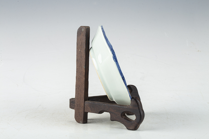 古玩陶瓷清康熙·青花開窗蓮紋八方小盤真品鑒賞圖