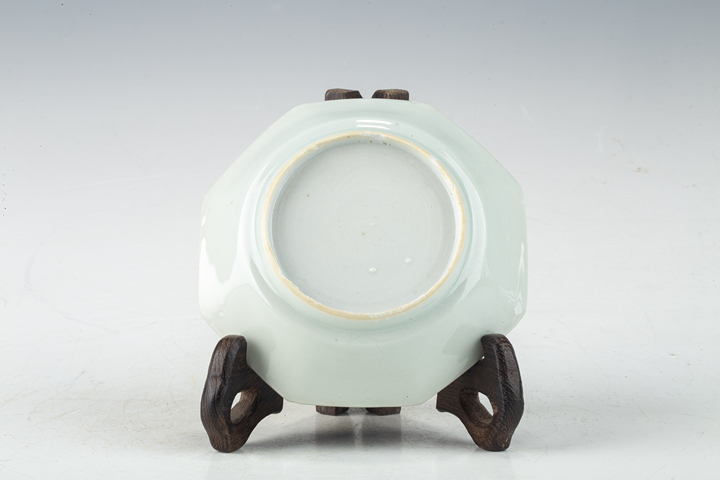 古玩陶瓷清康熙·青花開窗蓮紋八方小盤真品鑒賞圖