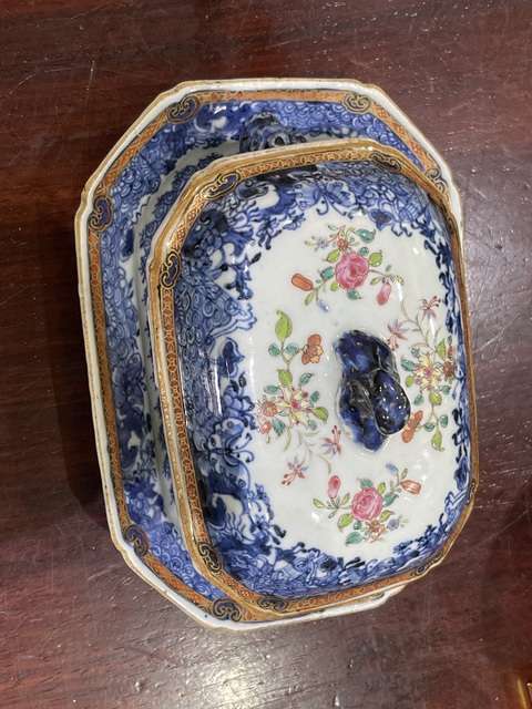 古玩陶瓷青花粉彩神龕恭盒真品鑒賞圖