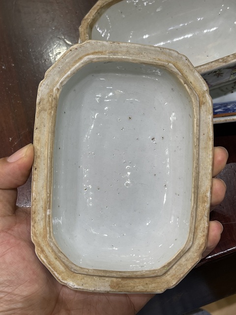 古玩陶瓷青花粉彩神龕恭盒真品鑒賞圖