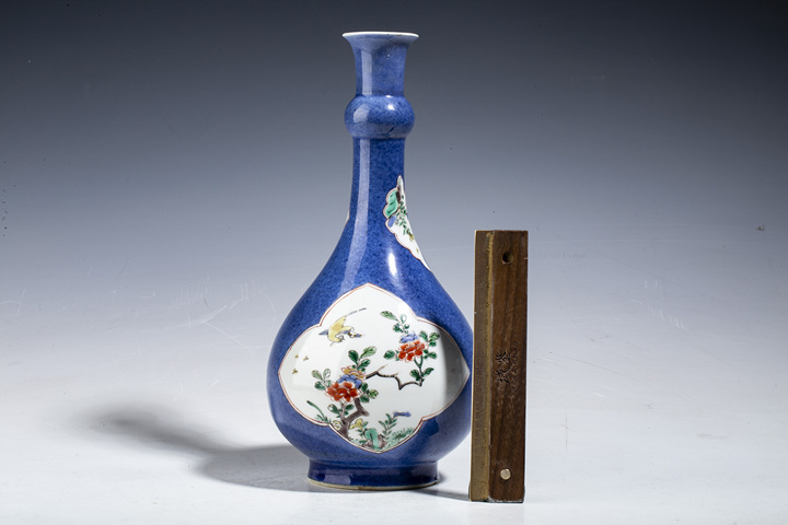 古玩陶瓷清康熙·灑藍(lán)釉開窗五彩花鳥紋長頸瓶拍賣，當(dāng)前價(jià)格5856元