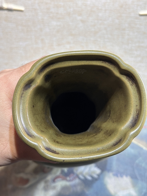 古玩陶瓷茶葉末釉海棠口雙耳瓶真品鑒賞圖