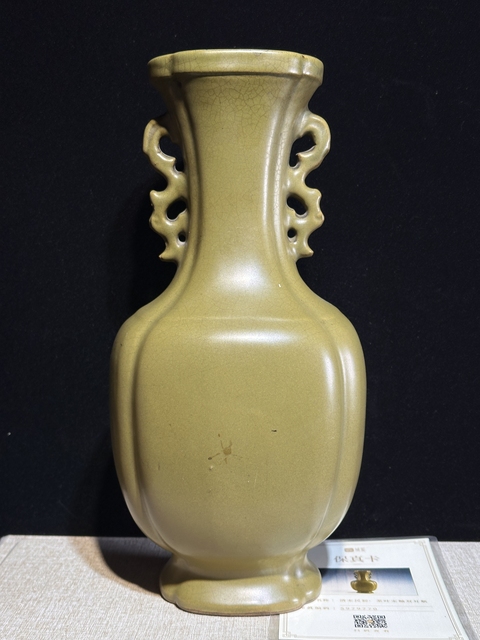 古玩陶瓷茶葉末釉海棠口雙耳瓶真品鑒賞圖