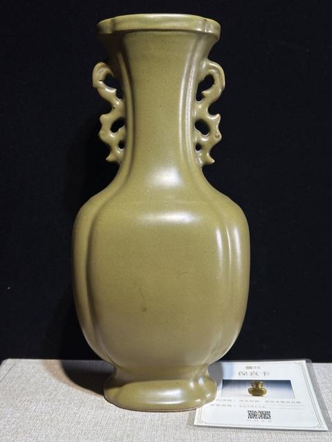 古玩陶瓷茶葉末釉海棠口雙耳瓶真品鑒賞圖