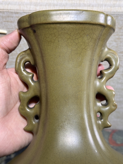 古玩陶瓷茶葉末釉海棠口雙耳瓶真品鑒賞圖