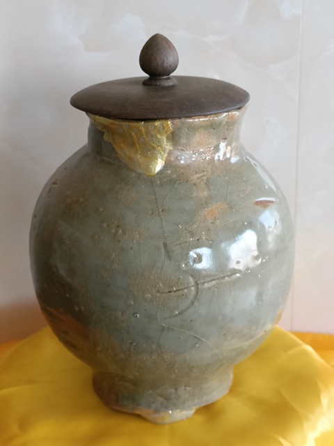 古玩陶瓷龍泉青瓷刻字罐真品鑒賞圖