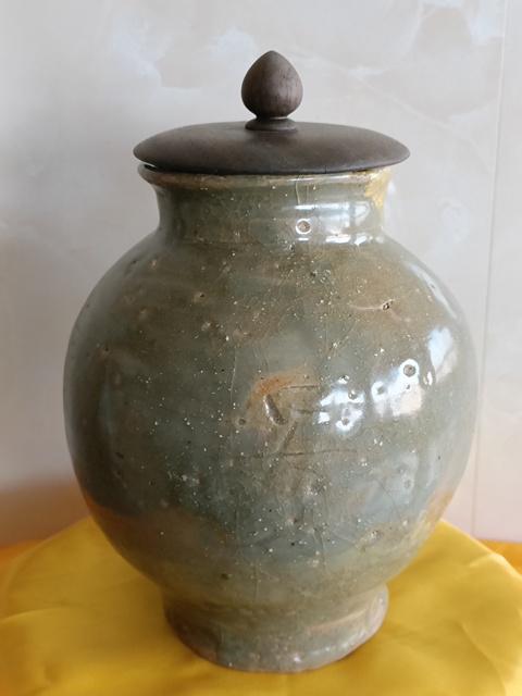 古玩陶瓷龍泉青瓷刻字罐真品鑒賞圖