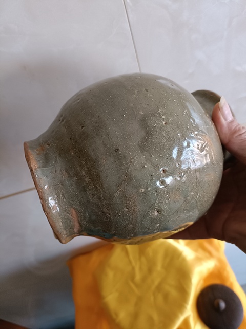 古玩陶瓷龍泉青瓷刻字罐真品鑒賞圖