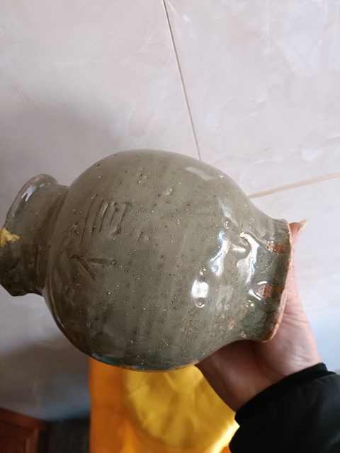 古玩陶瓷龍泉青瓷刻字罐真品鑒賞圖