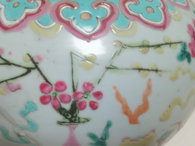 古玩陶瓷粉彩博古花卉大罐真品鑒賞圖