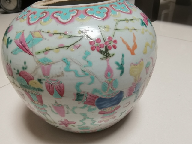 古玩陶瓷粉彩博古花卉大罐真品鑒賞圖