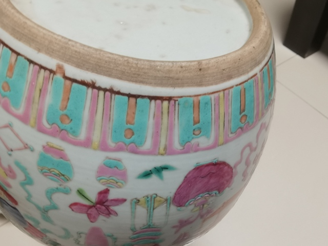 古玩陶瓷粉彩博古花卉大罐真品鑒賞圖