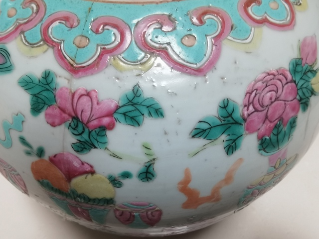 古玩陶瓷粉彩博古花卉大罐真品鑒賞圖