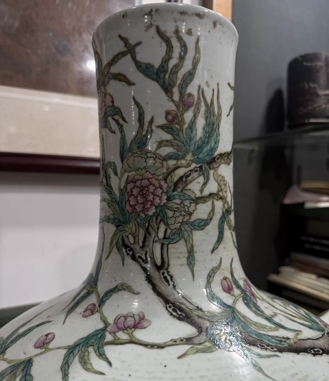 古玩陶瓷粉彩桃紋天球瓶真品鑒賞圖