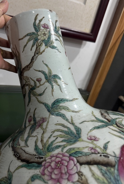 古玩陶瓷粉彩桃紋天球瓶真品鑒賞圖