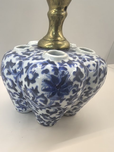 古玩陶瓷青花纏枝花卉紋五孔瓶真品鑒賞圖