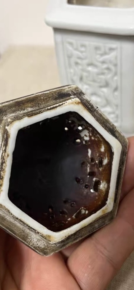 古玩陶瓷白釉獅子舞球紋香薰真品鑒賞圖